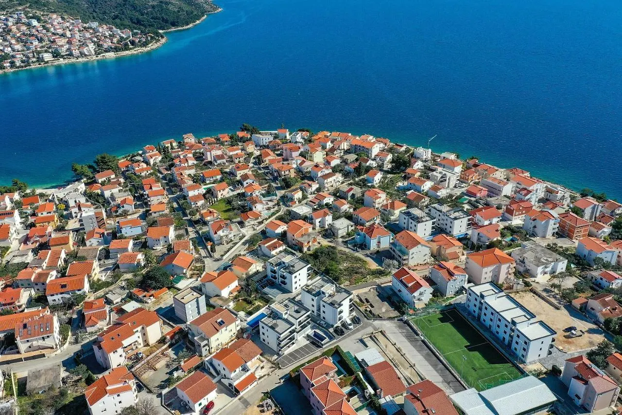 Luxury Apartment Pia With Swimming Pool And Grill Trogir