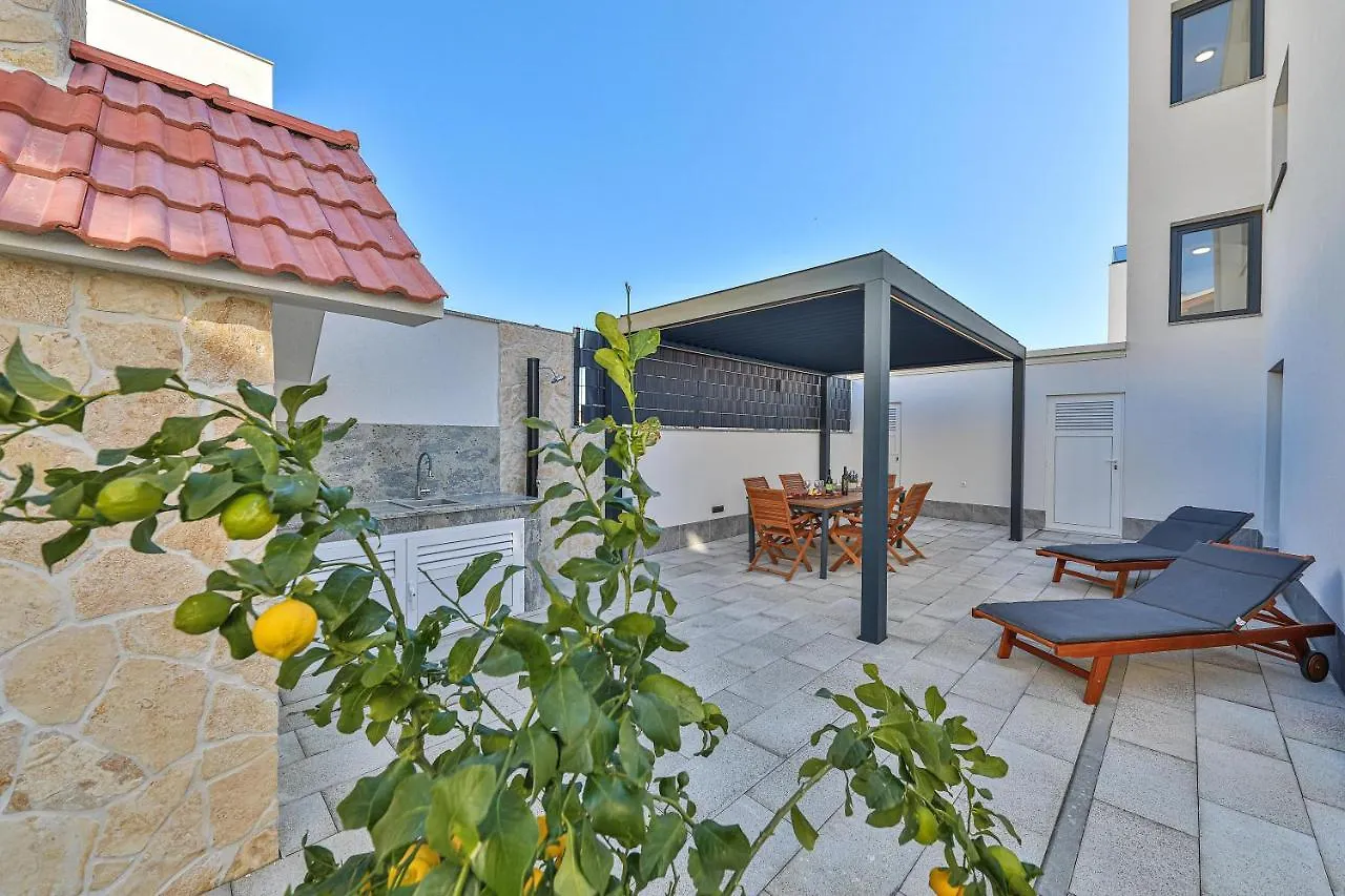 Luxury Apartment Pia With Swimming Pool And Grill Trogir