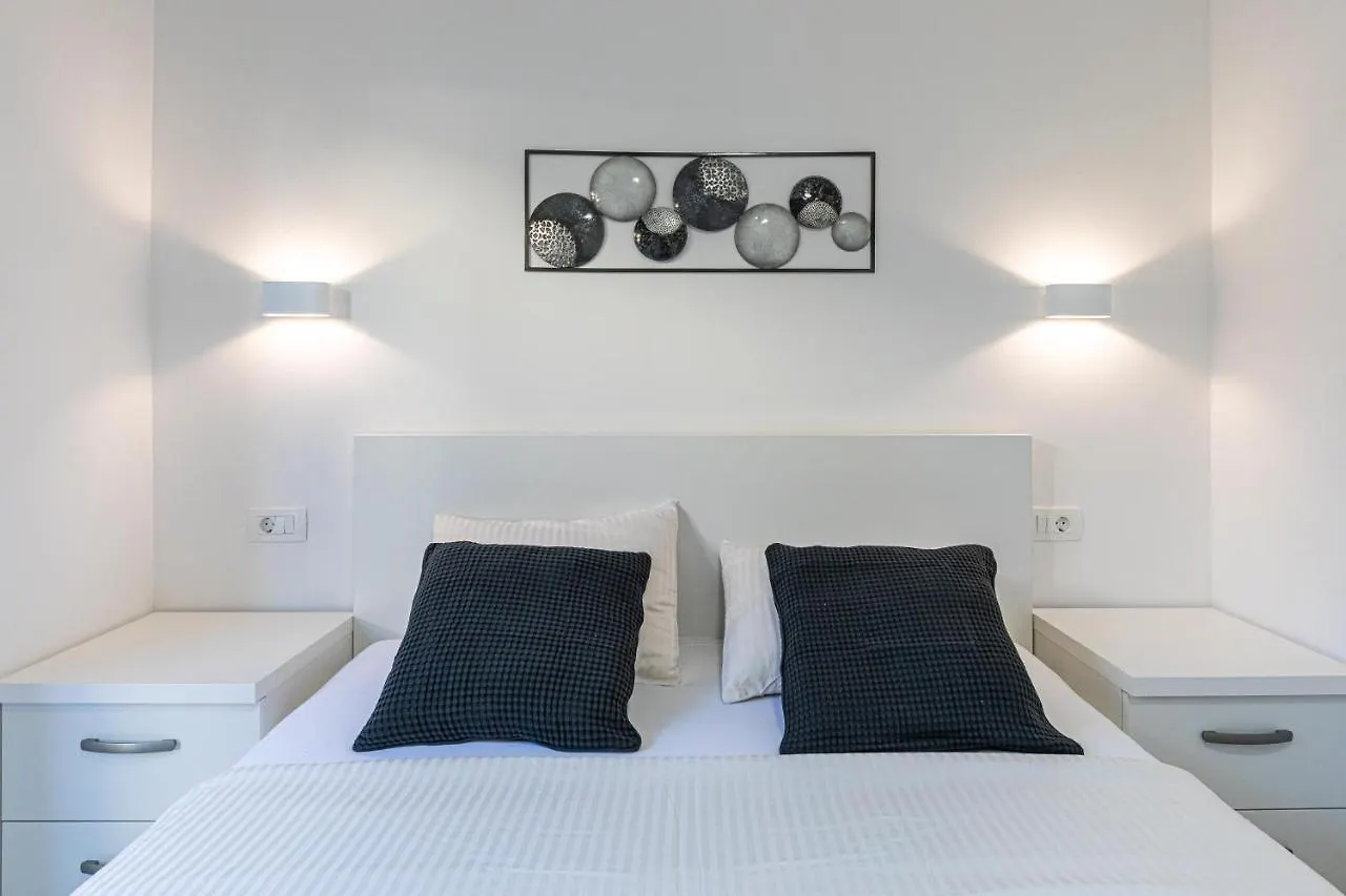 Luxury Apartment Pia With Swimming Pool And Grill Trogir Croatia