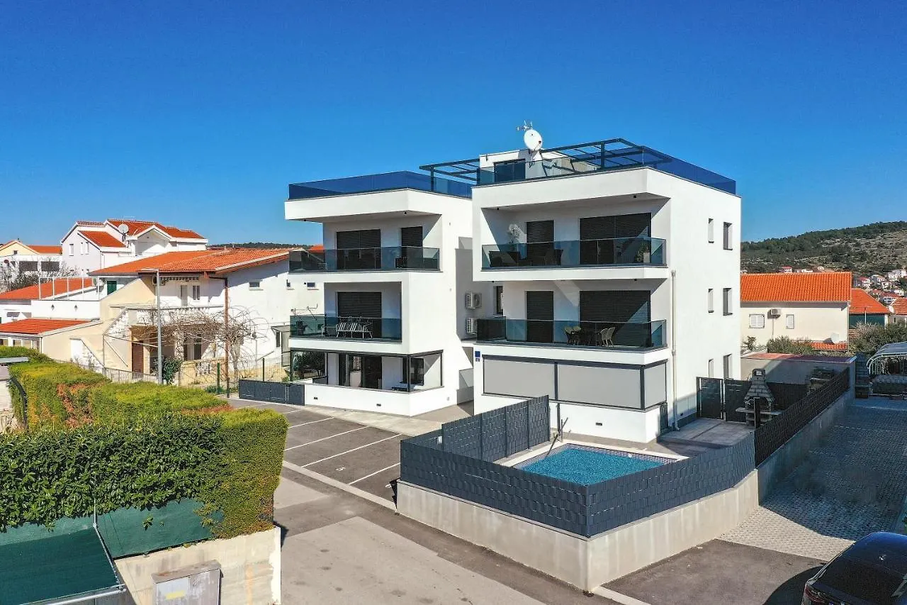 Luxury Apartment Pia With Swimming Pool And Grill Trogir
