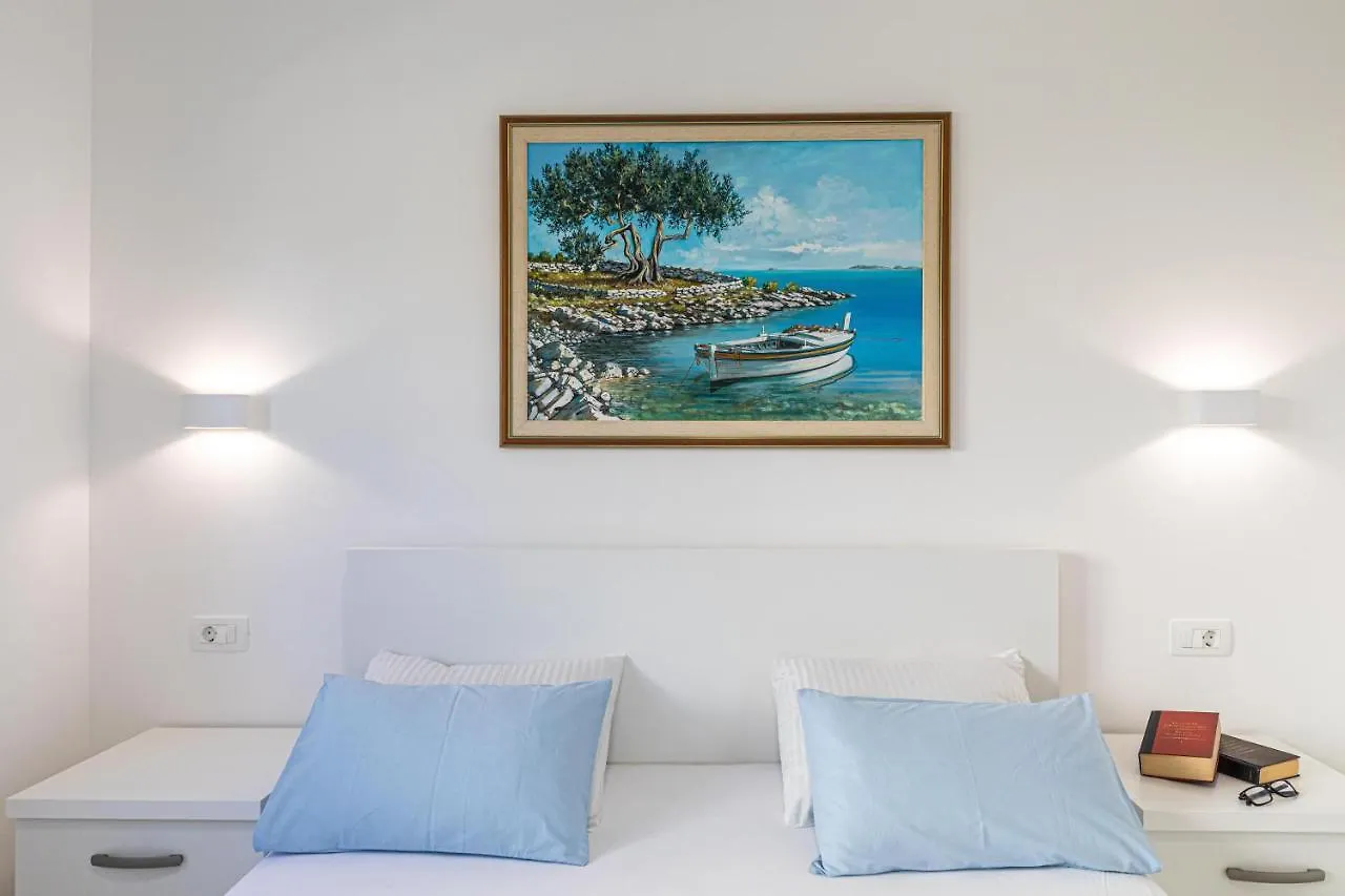 Luxury Apartment Pia With Swimming Pool And Grill Trogir