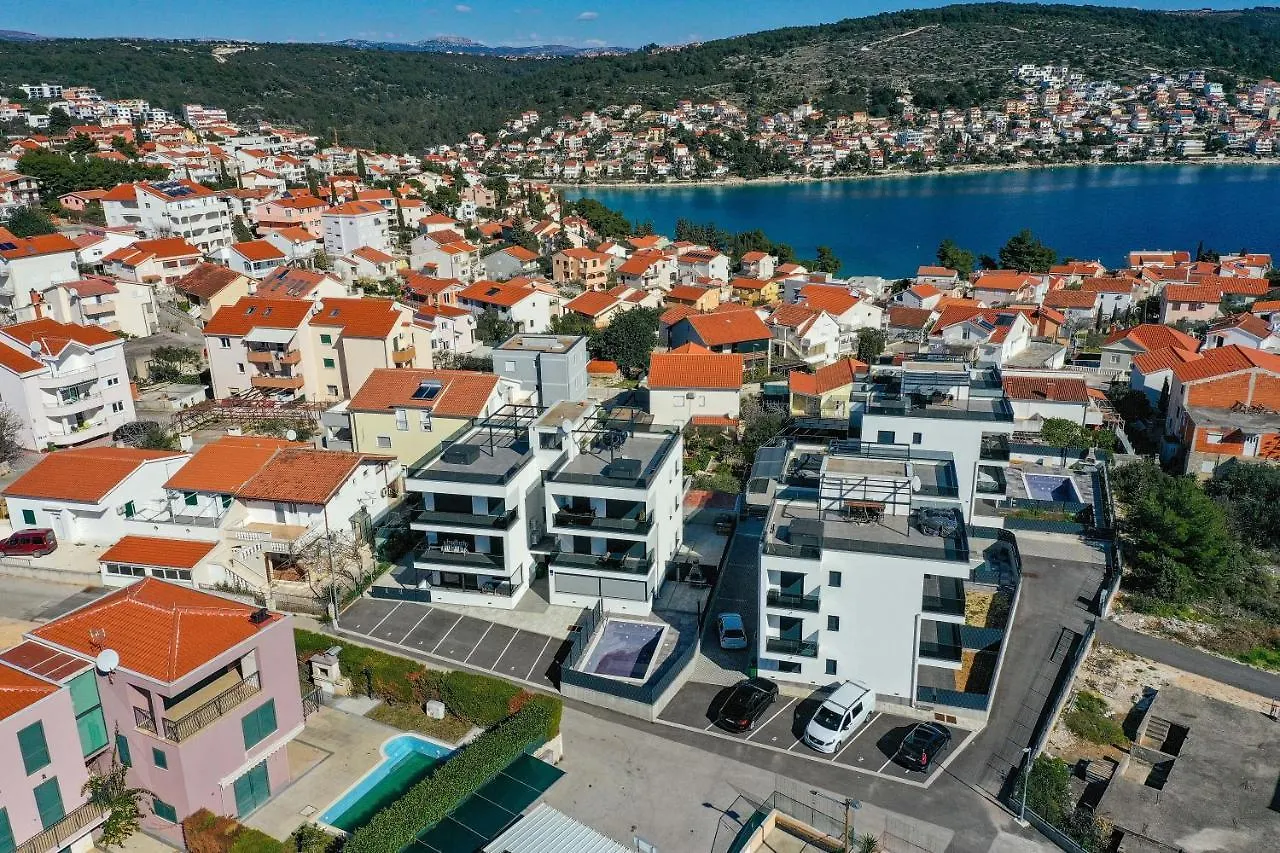Luxury Apartment Pia With Swimming Pool And Grill Trogir