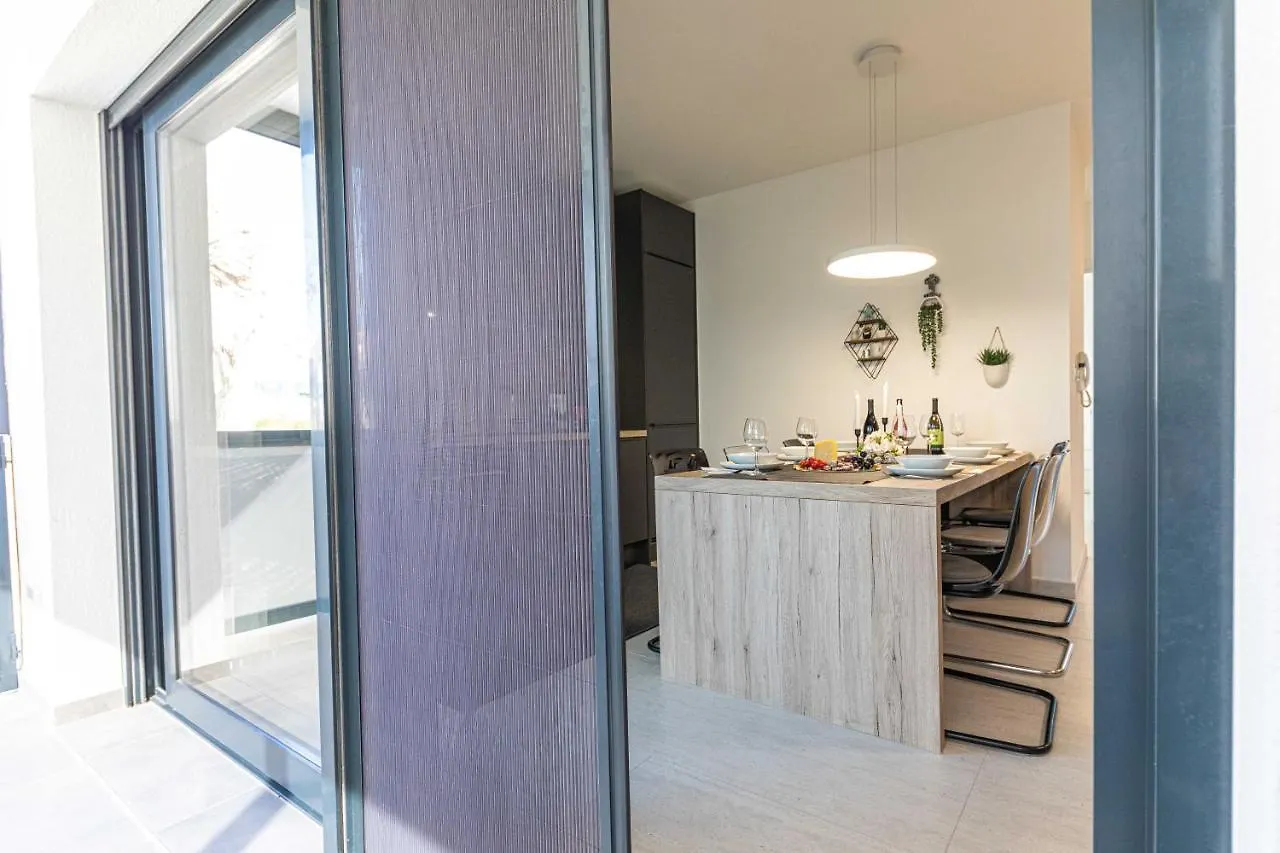 Luxury Apartment Pia With Swimming Pool And Grill Trogir